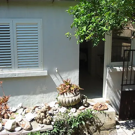 Holiday House Dani Casa de Férias *